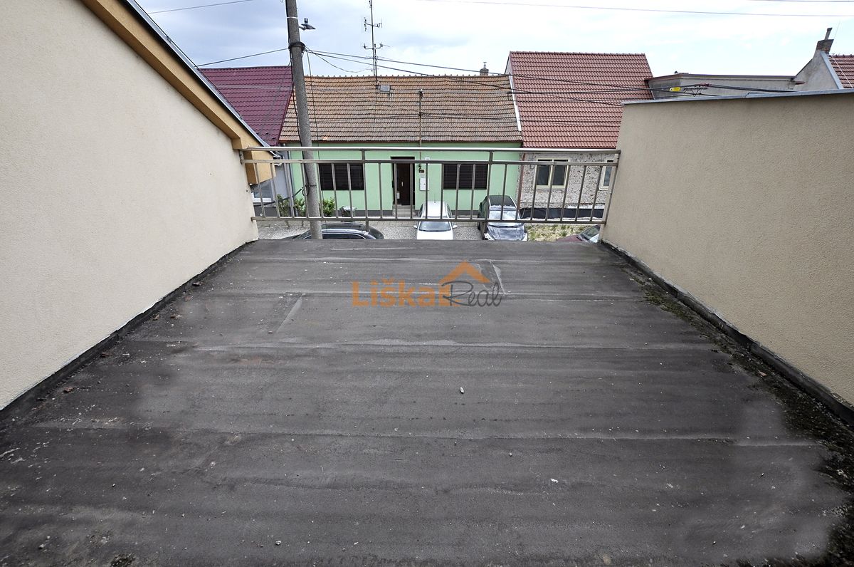 Prodej rodinného domu 384 m², pozemek 341 m² – fotografie 3