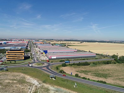 Pronájem komerčního prostoru, 1 700 m² (3 z 3)