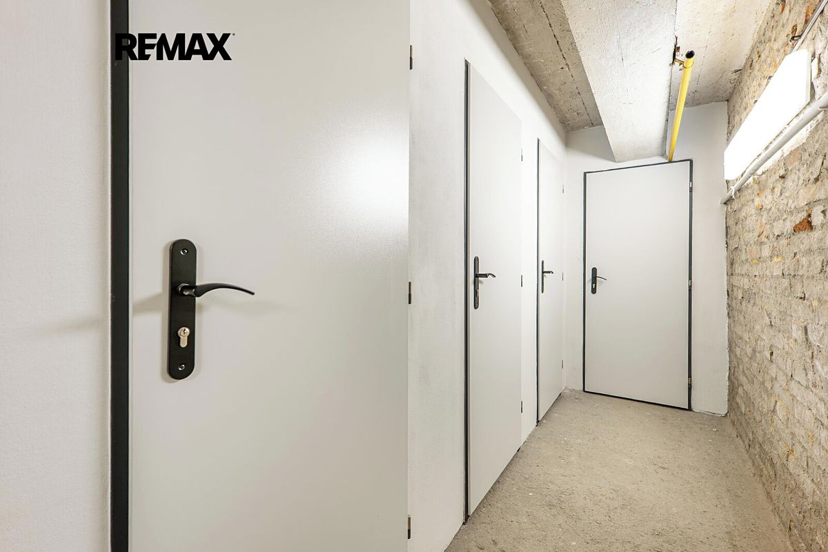 Pronájem skladového prostoru 2 m²