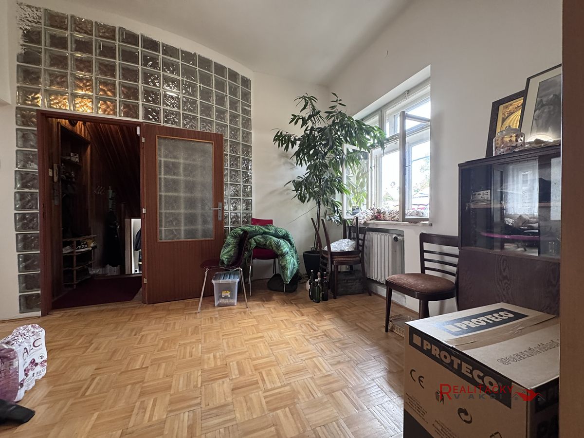 Prodej rodinného domu 363 m², pozemek 779 m² – fotografie 5