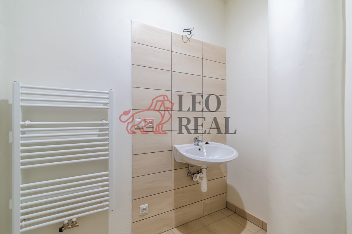 Pronájem bytu 1+kk 28 m² – fotografie 3