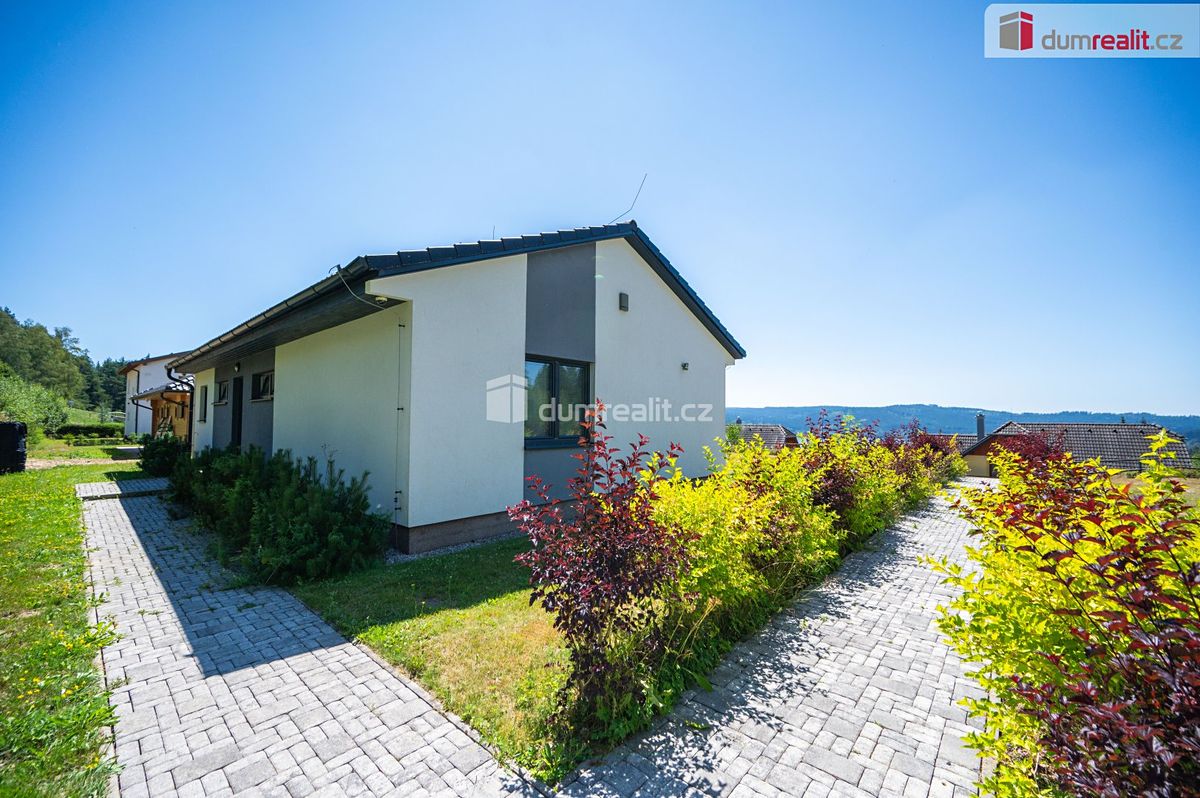 Prodej rodinného domu 100 m², pozemek 869 m²