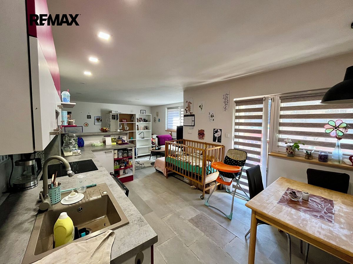 Prodej rodinného domu 200 m², pozemek 1192 m² – fotografie 5