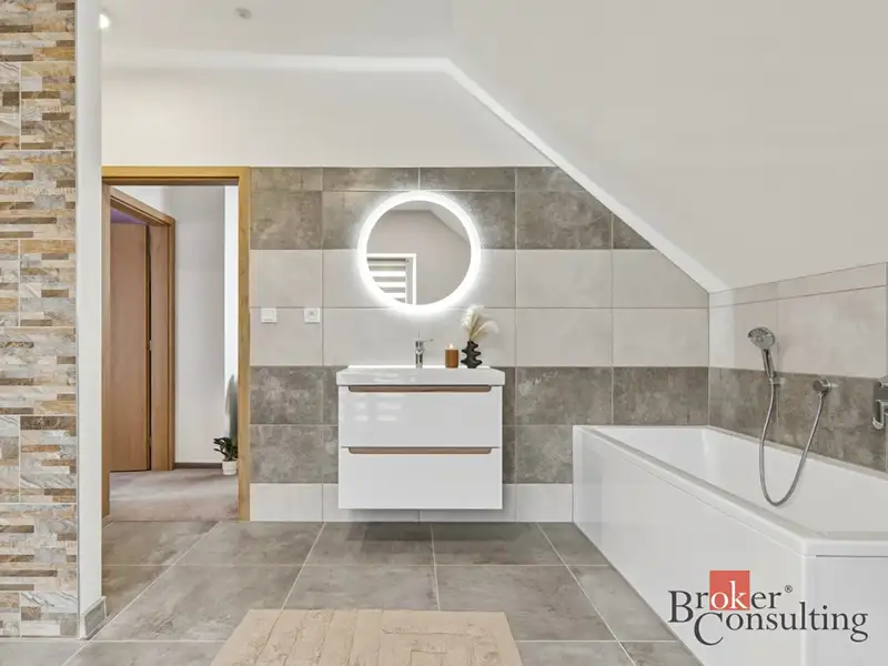 Prodej rodinného domu 194 m², pozemek 866 m², Litošice – náhled fotky 3
