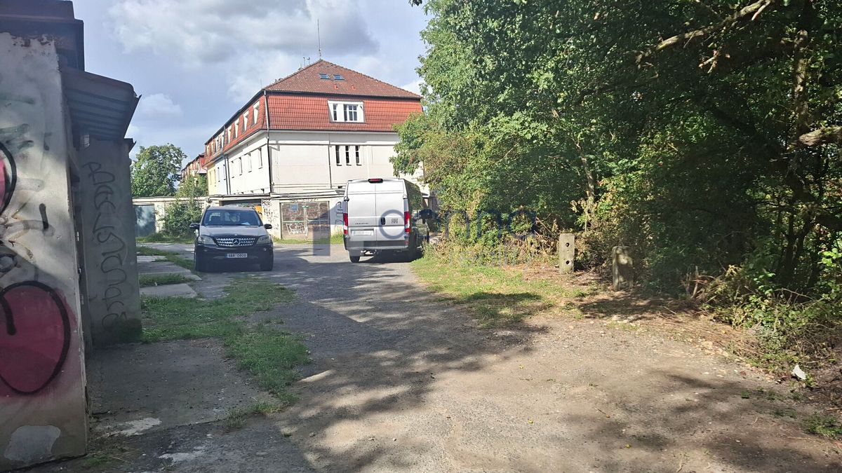 Pronájem garáže 15 m² – fotografie 4