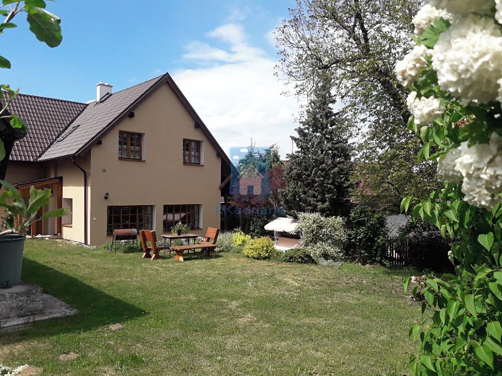 Pronájem rodinného domu 147 m², pozemek 902 m² – fotografie 2