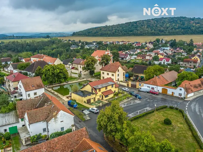 Prodej rodinného domu 416 m², pozemek 419 m², Tetín – náhled fotky 2