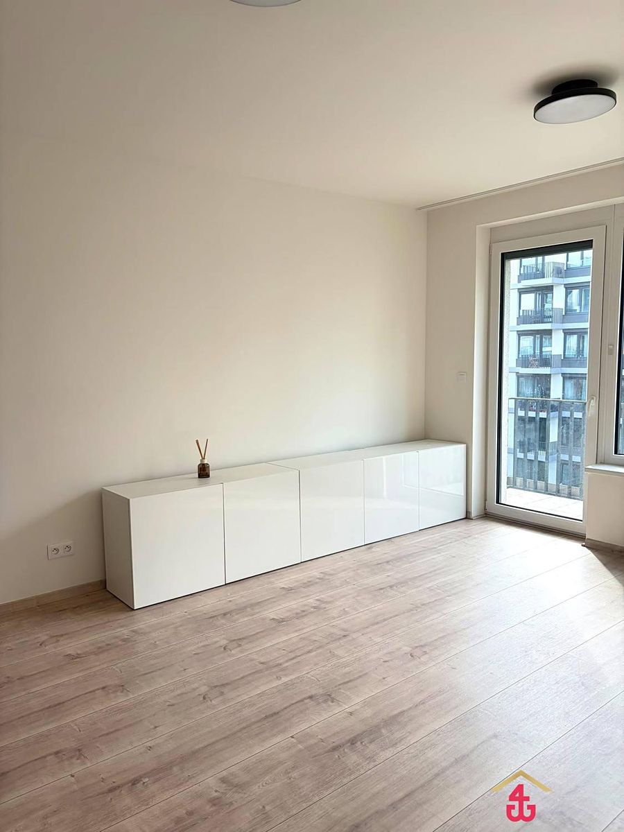 Pronájem bytu 1+kk 36 m² – fotografie 2