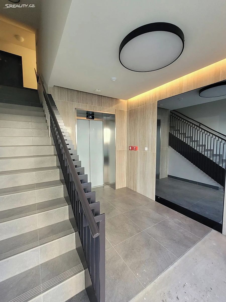 Pronájem bytu 1+kk 28 m² – fotografie 3