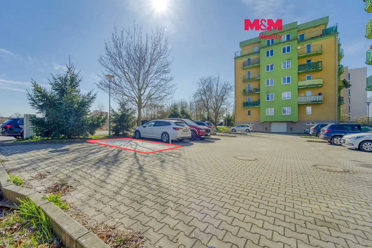 Pronájem garážového stání 13 m²