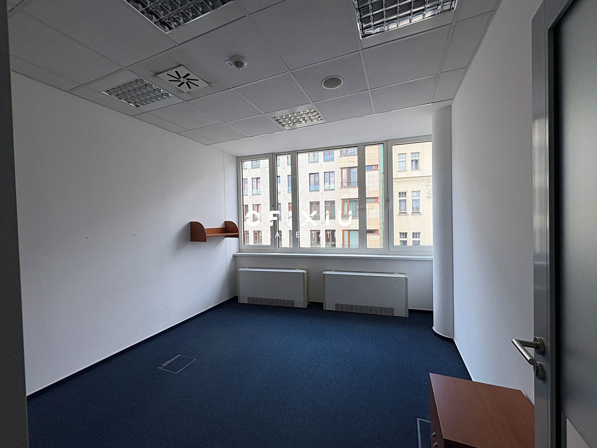 Pronájem kanceláře 177 m² – fotografie 3