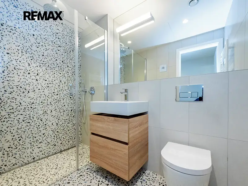 Pronájem bytu 1+kk 37 m², Praha – náhled fotky 2