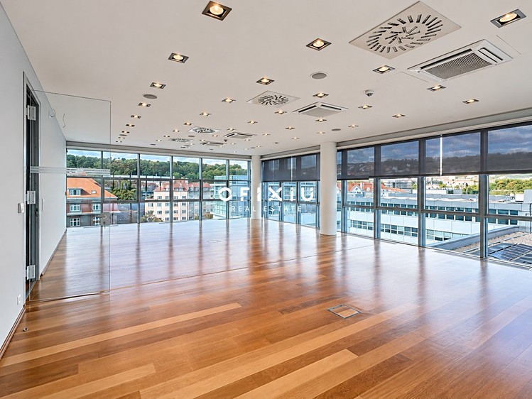 Pronájem komerčního prostoru, 589 m² (1 z 22)