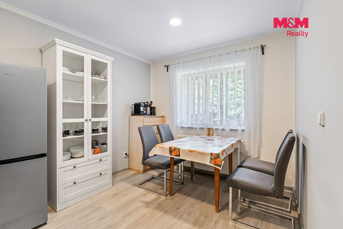 Prodej rodinného domu 140 m², pozemek 375 m² – fotografie 2