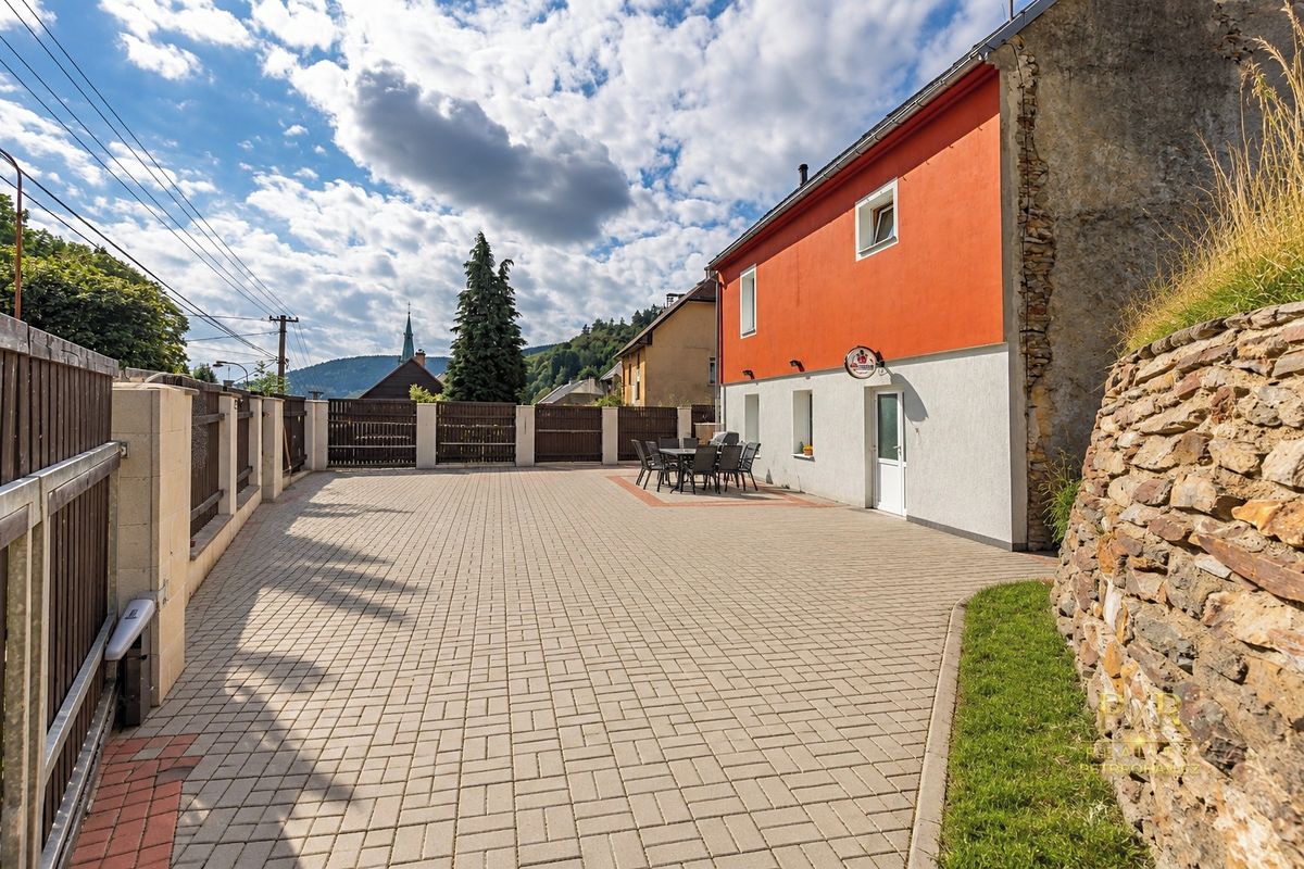 Prodej rodinného domu 196 m², pozemek 428 m² – fotografie 4