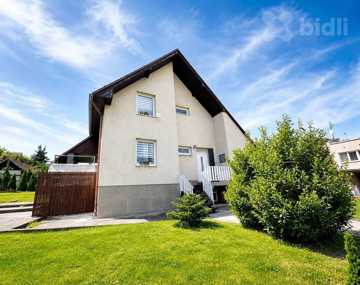 Prodej rodinného domu 216 m², pozemek 713 m²