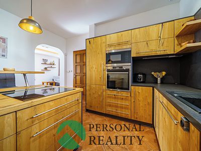 Prodej rodinného domu 616 m², pozemek 439 m²