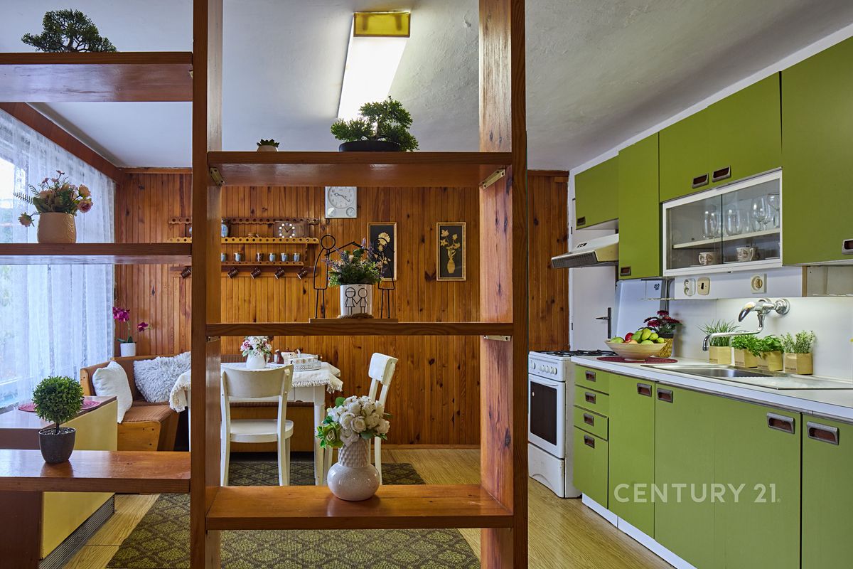 Prodej rodinného domu 174 m², pozemek 329 m² – fotografie 3