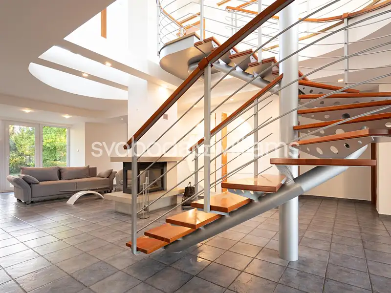 Prodej rodinného domu 380 m², pozemek 2567 m², Kudlovice – náhled fotky 3