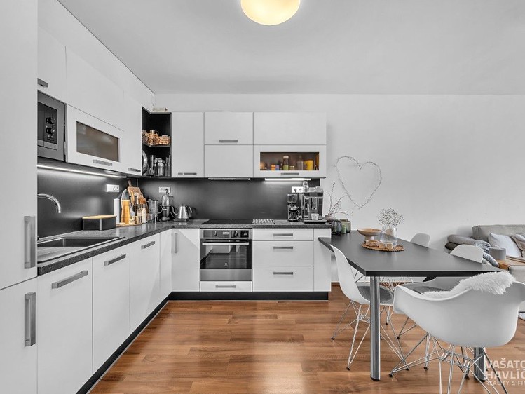 Pronájem bytu 3+kk, 77 m² (2 z 18)