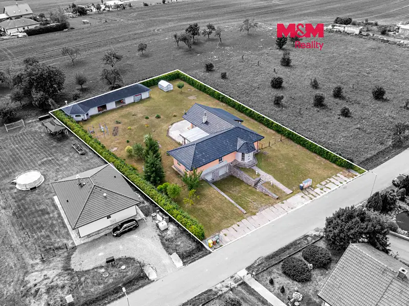 Prodej rodinného domu 280 m², pozemek 2645 m², Černíkovice – náhled fotky 1