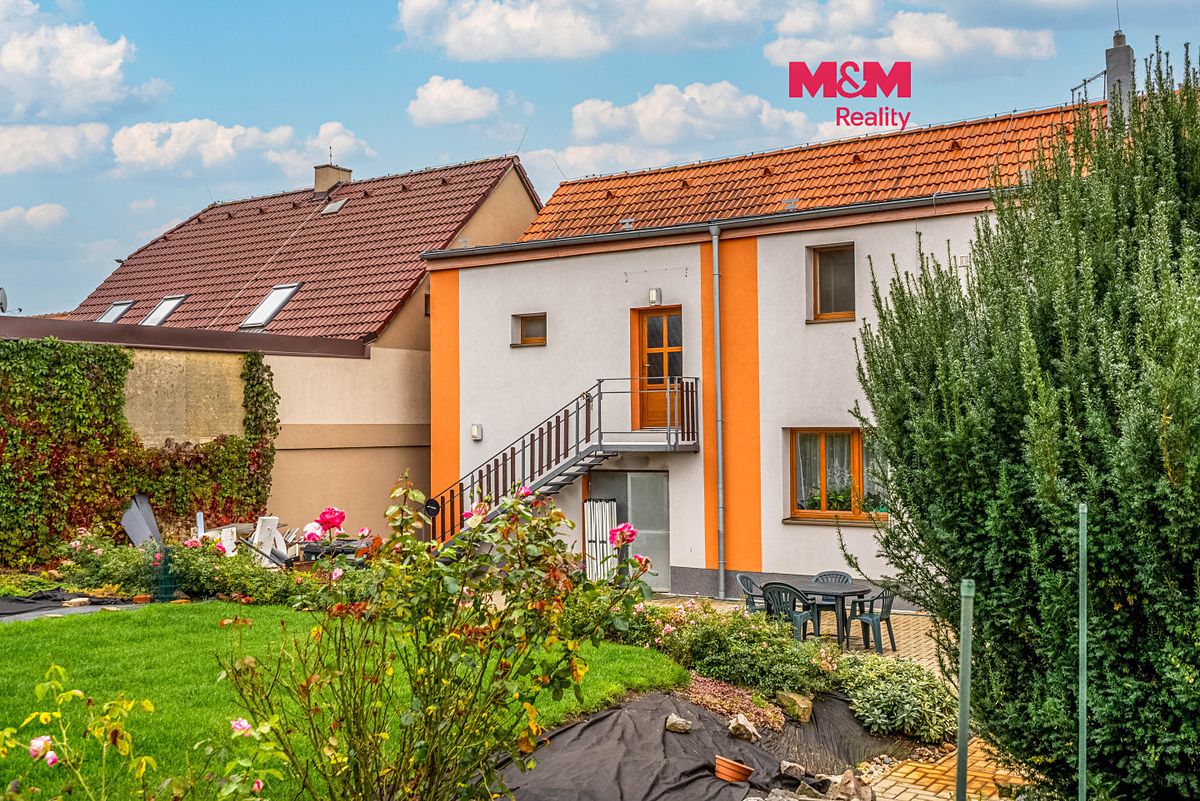 Prodej rodinného domu 203 m², pozemek 654 m², Hostivice – fotka 1 z 3