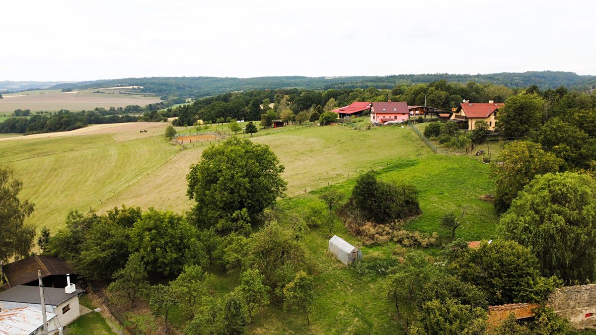 Prodej rodinného domu 220 m², pozemek 2588 m² – fotografie 2