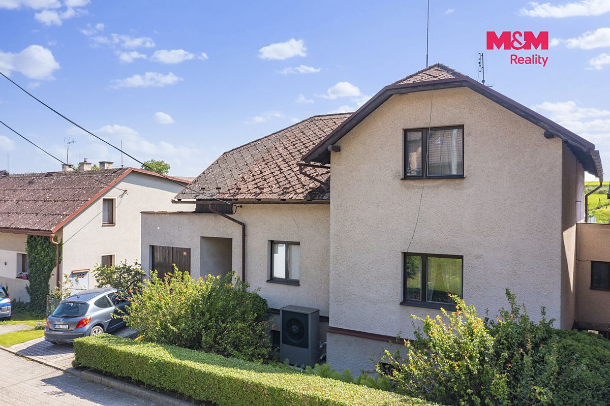 Prodej rodinného domu 200 m², pozemek 1149 m² – fotografie 2