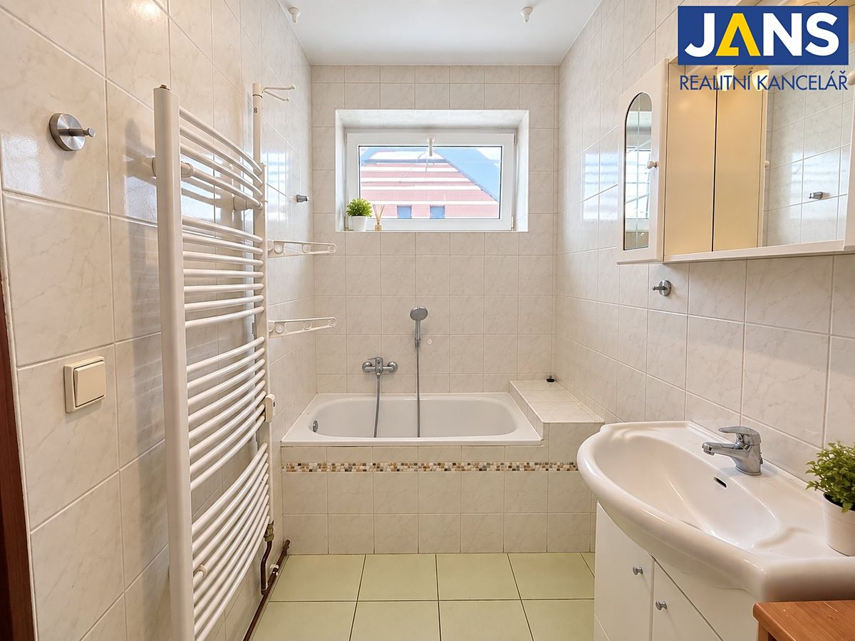 Pronájem bytu 3+1 93 m² – fotografie 3