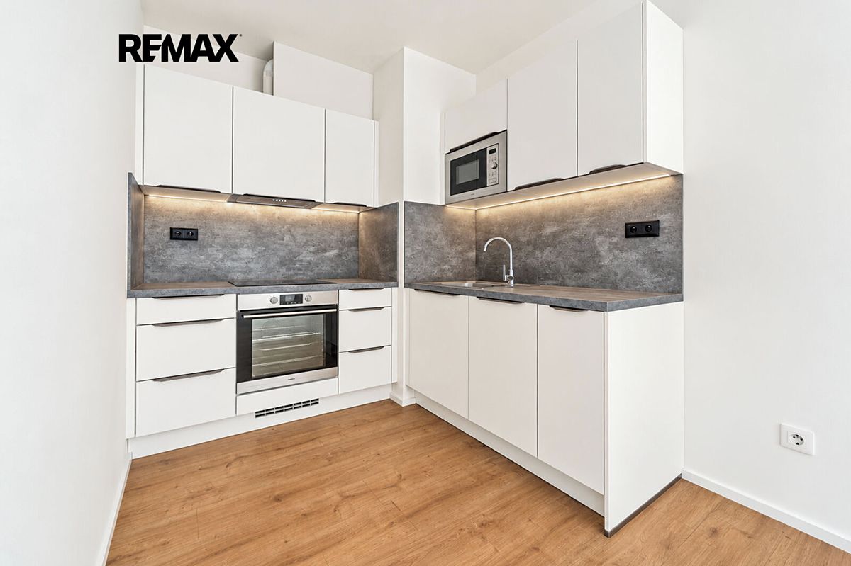 Pronájem bytu 1+kk 33 m² – fotografie 2