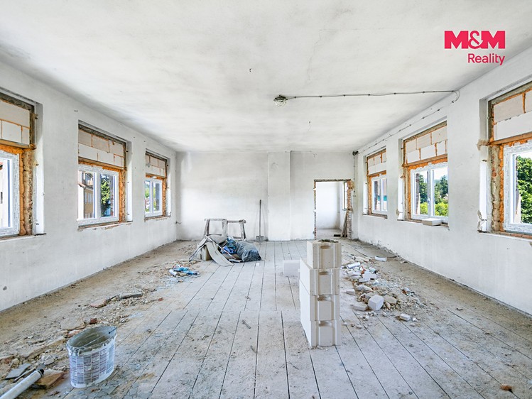 Prodej komerčního prostoru, 1 300 m² (22 z 28)