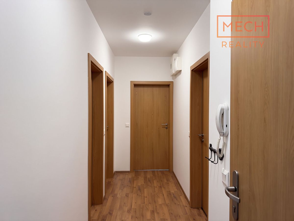 Pronájem bytu 2+kk 61 m² – fotografie 3