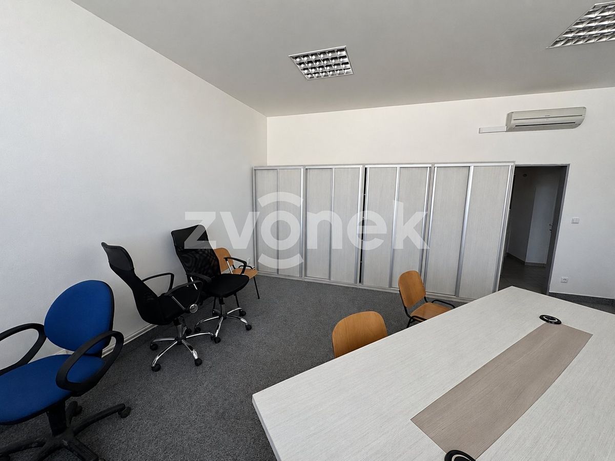 Pronájem kanceláře 134 m² – fotografie 2