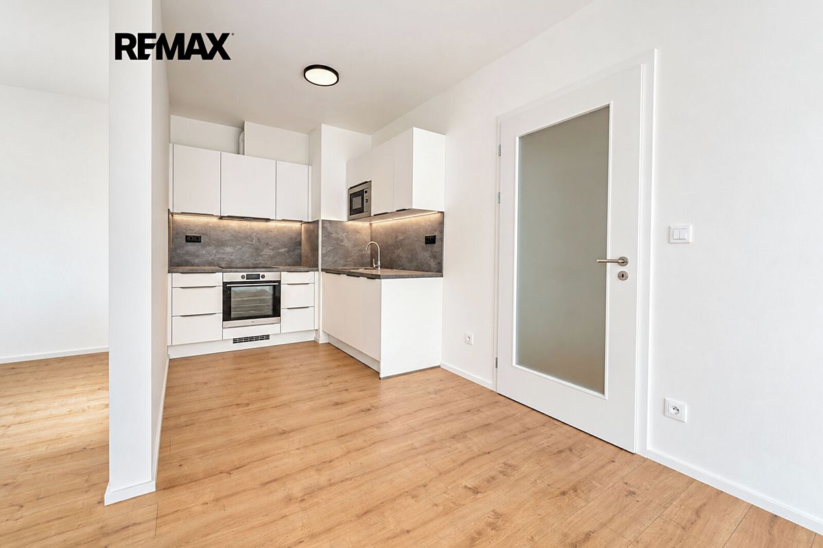 Pronájem bytu 1+kk 33 m² – fotografie 3