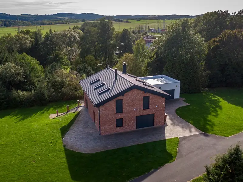 Prodej rodinného domu 210 m², pozemek 5800 m², Ostrov – náhled fotky 2