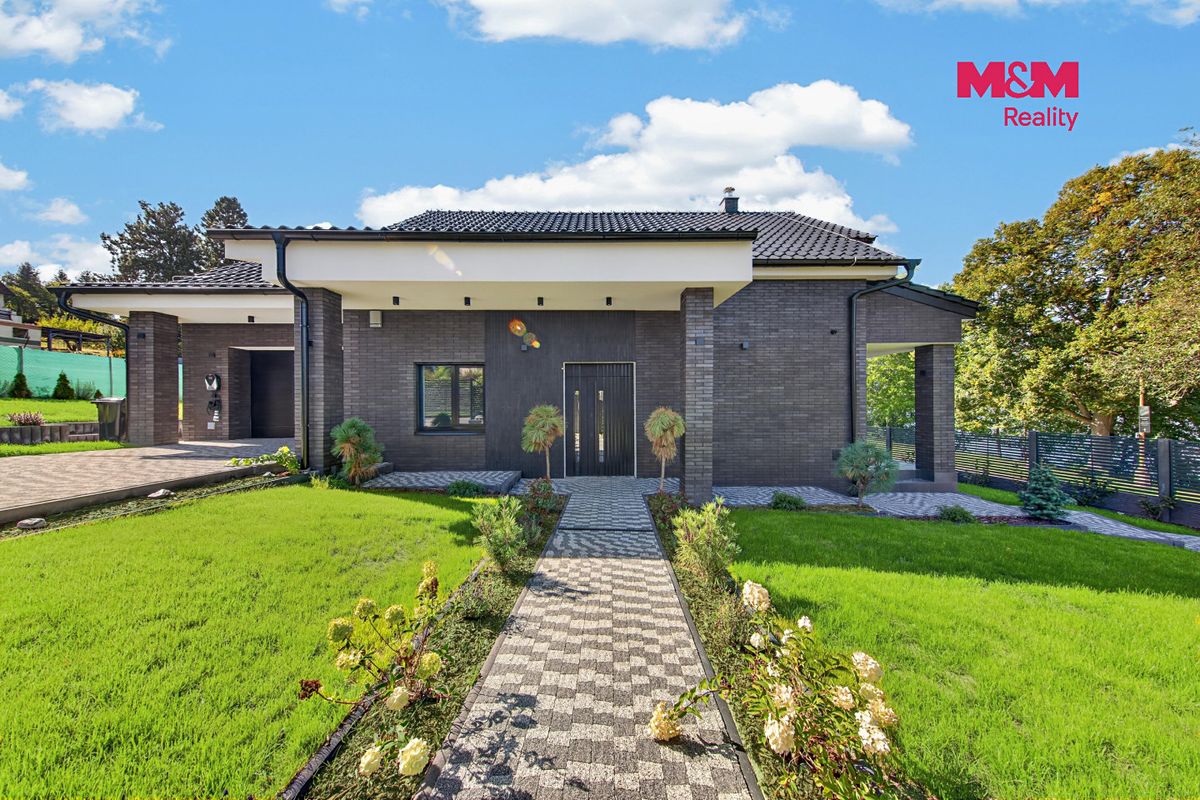 Prodej rodinného domu 249 m², pozemek 602 m² – fotografie 2