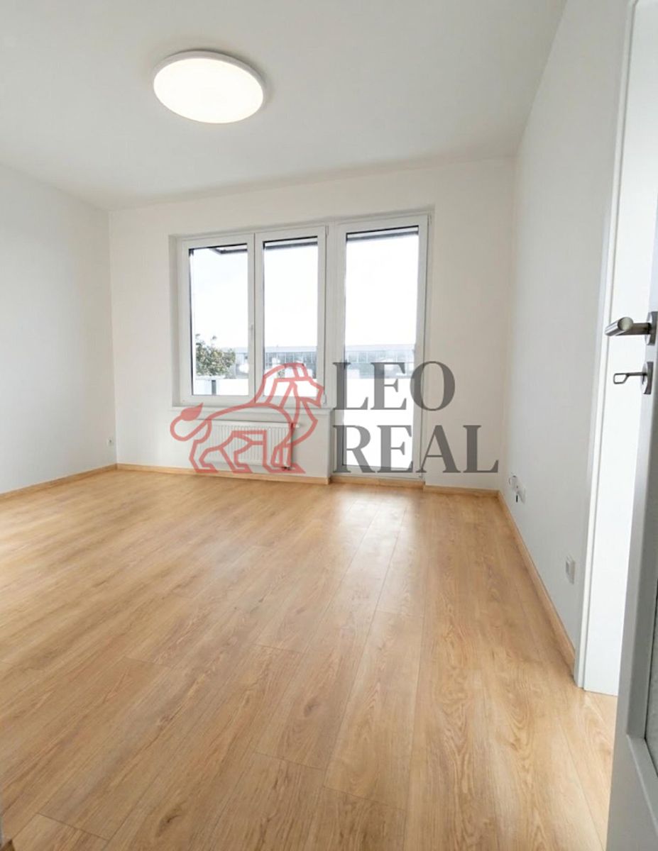 Pronájem bytu 2+kk 40 m² – fotografie 3