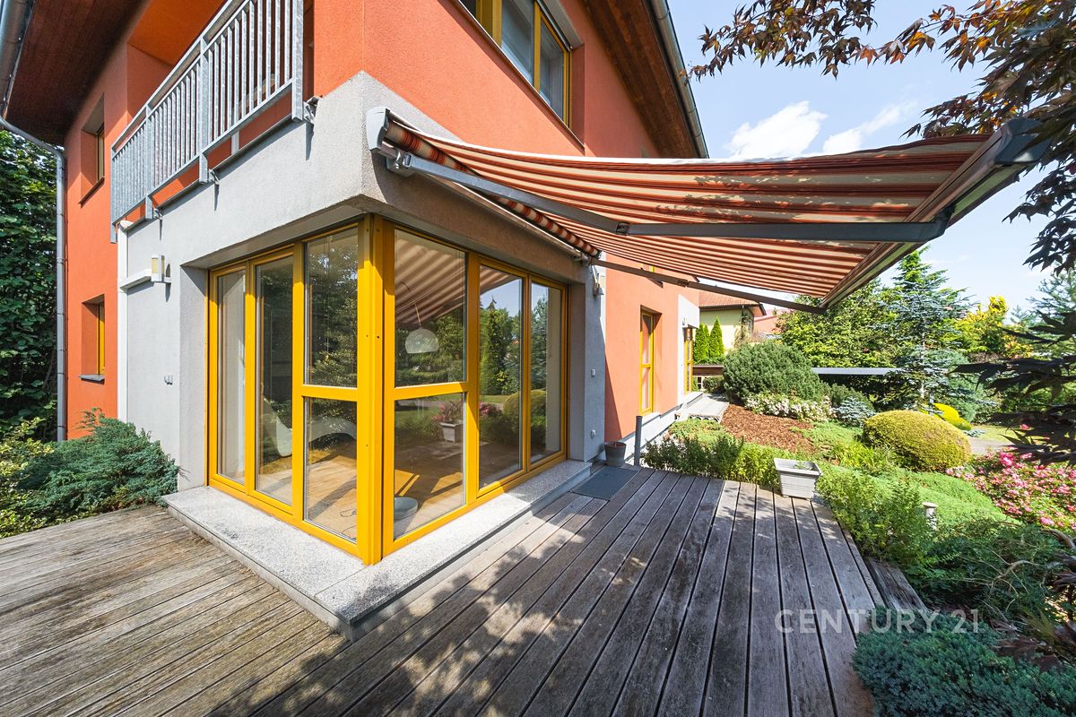 Prodej rodinného domu 210 m², pozemek 1586 m² – fotografie 3