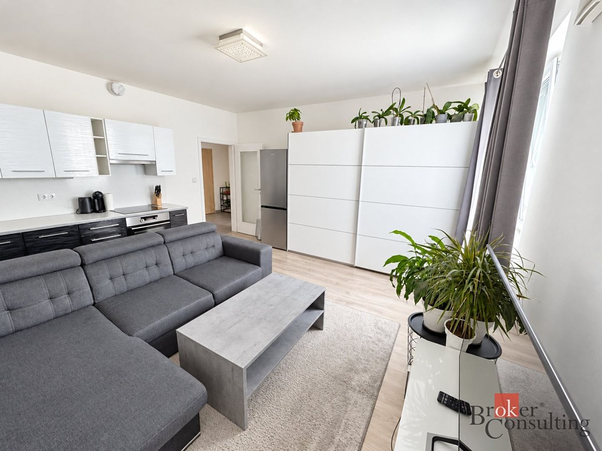 Pronájem bytu 2+kk 52 m² – fotografie 2