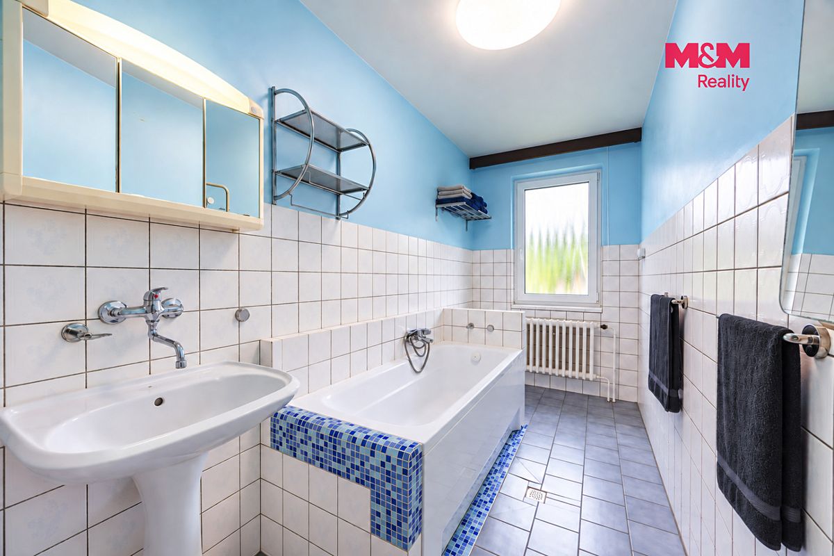 Prodej rodinného domu 236 m², pozemek 666 m² – fotografie 3