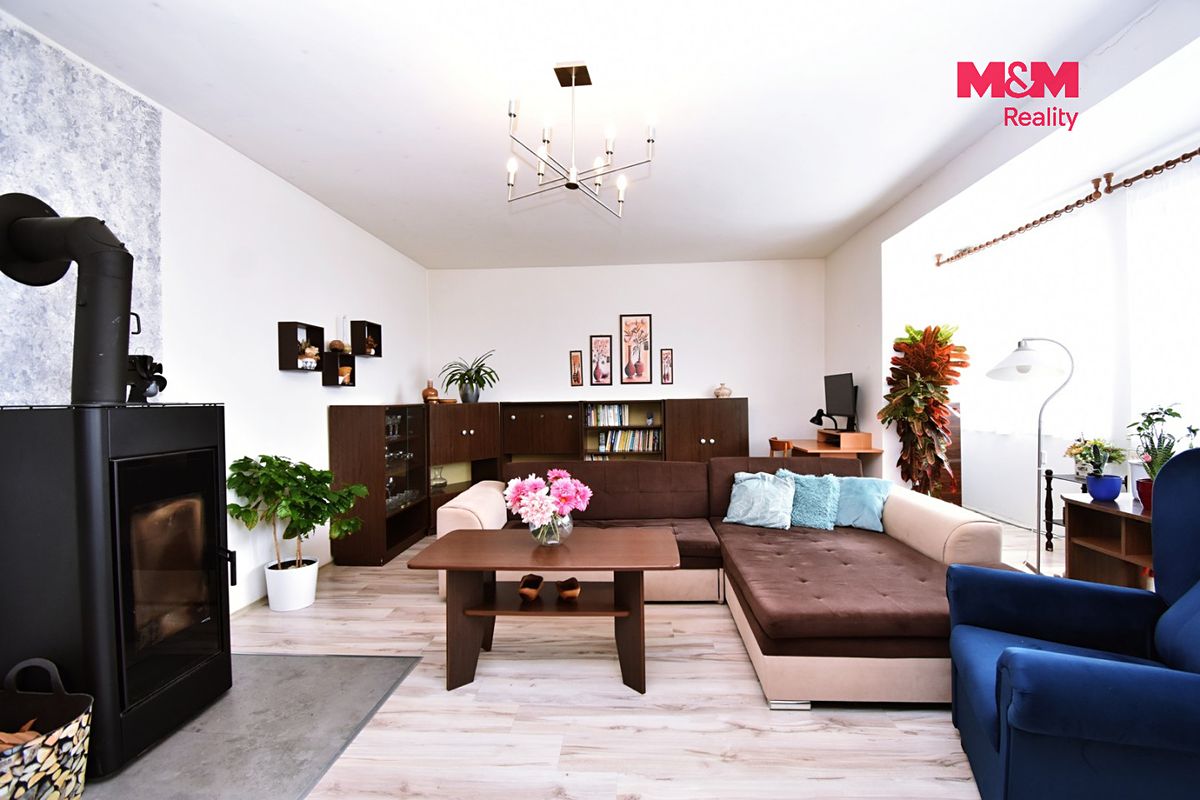 Prodej rodinného domu 340 m², pozemek 1006 m² – fotografie 2