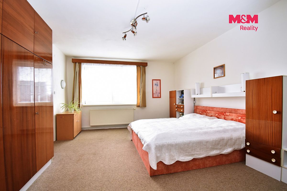 Prodej rodinného domu 340 m², pozemek 1006 m² – fotografie 4