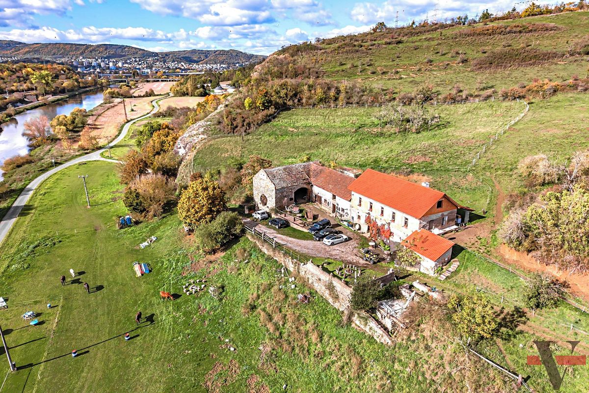 Prodej zemědělské usedlosti 151 m², pozemek 93897 m²