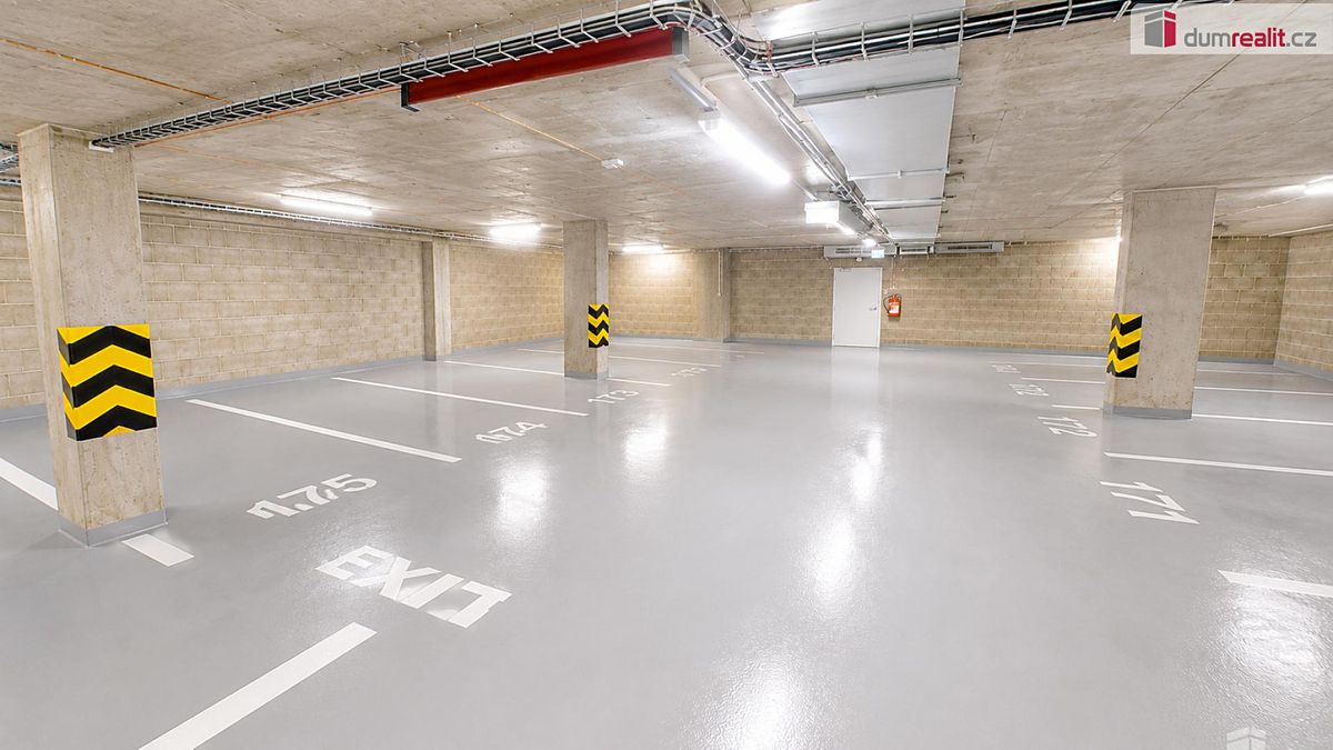 Pronájem garážového stání 13 m²