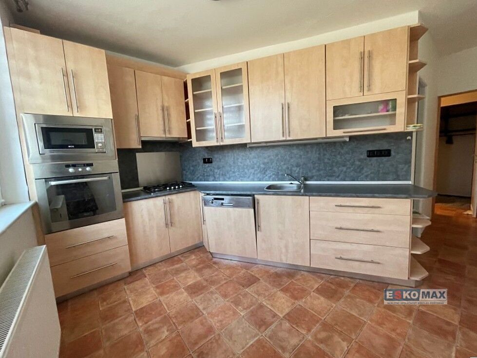 Pronájem bytu 2+1 80 m² – fotografie 3