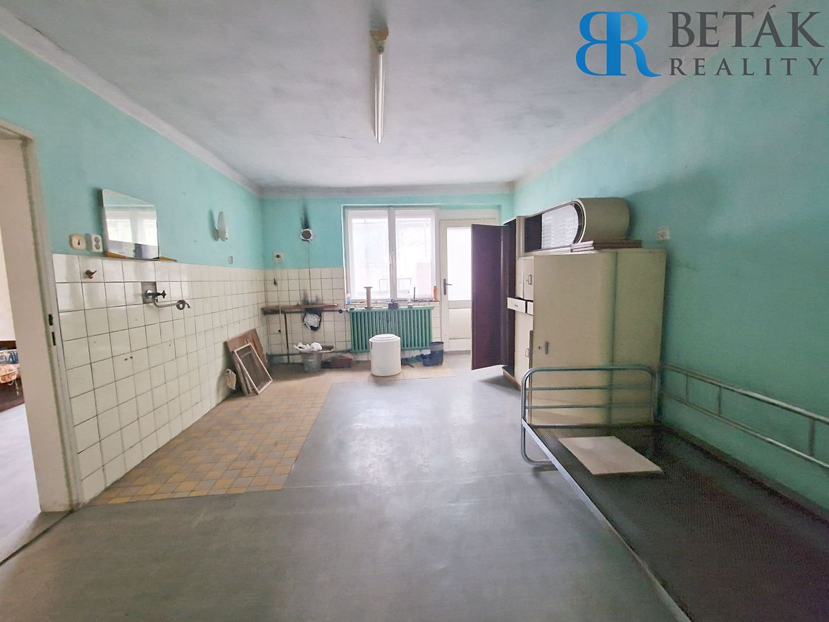 Prodej rodinného domu 200 m², pozemek 692 m² – fotografie 3