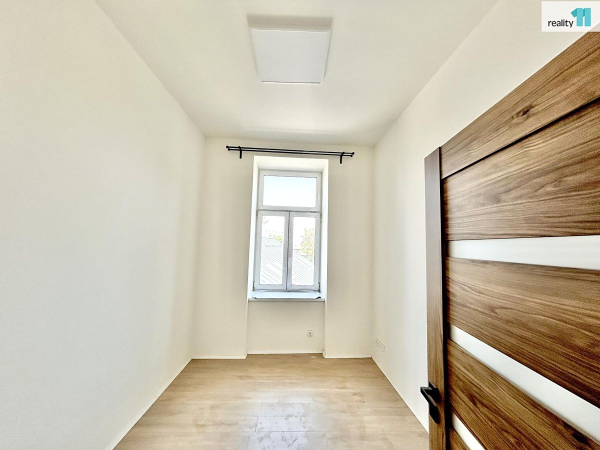Pronájem bytu 2+kk 41 m² – fotografie 3
