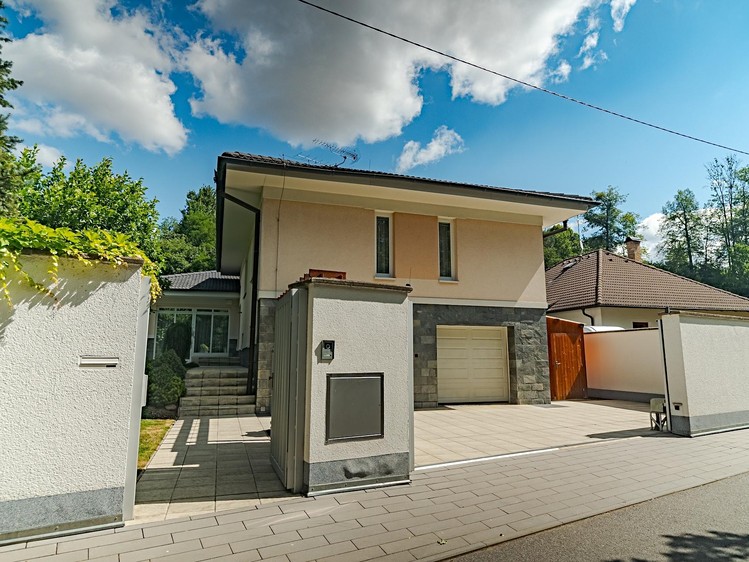 Pronájem domu, 241 m² (53 z 63)