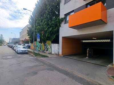 Pronájem garážového stání 13 m²