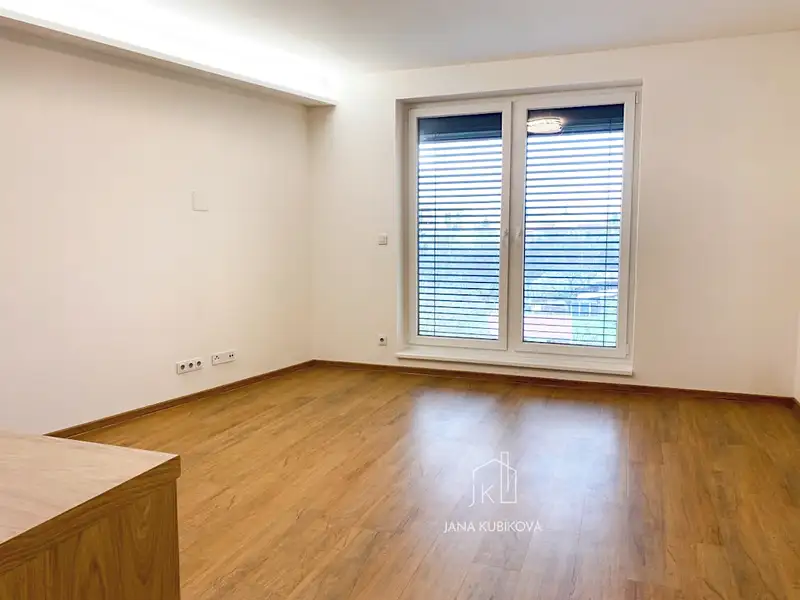 Pronájem bytu 1+kk 30 m², Kyjov – náhled fotky 2